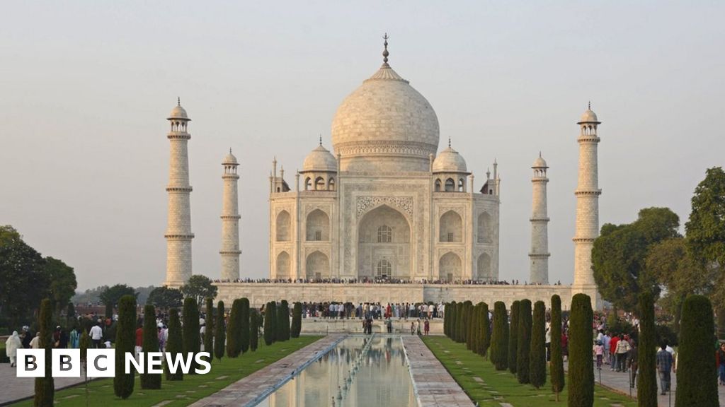 People Visit the Taj Mahal in India Editorial Photo - Image of heritage,  entrance: 160653736