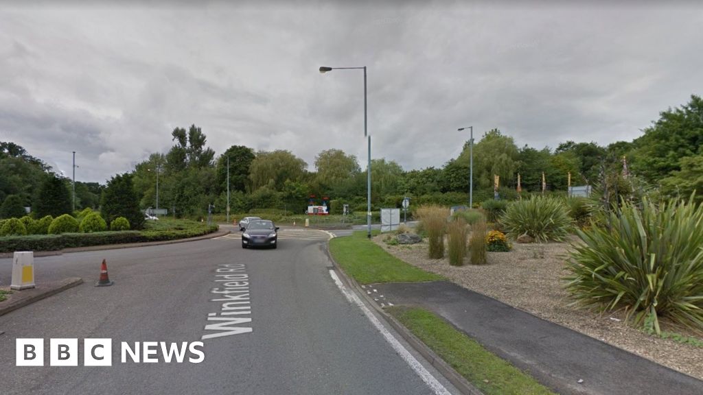 Two drivers die in threecar crash near Legoland in Windsor BBC News