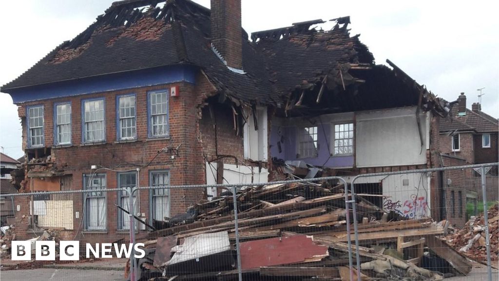 Crooked House rebuild battle could be long, London campaigner warns