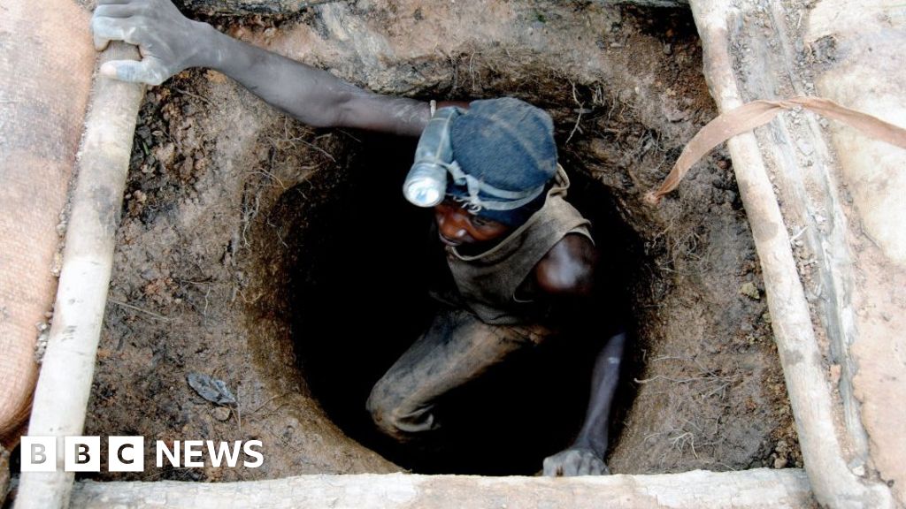 Срутването на златна мина в Мали уби десетки