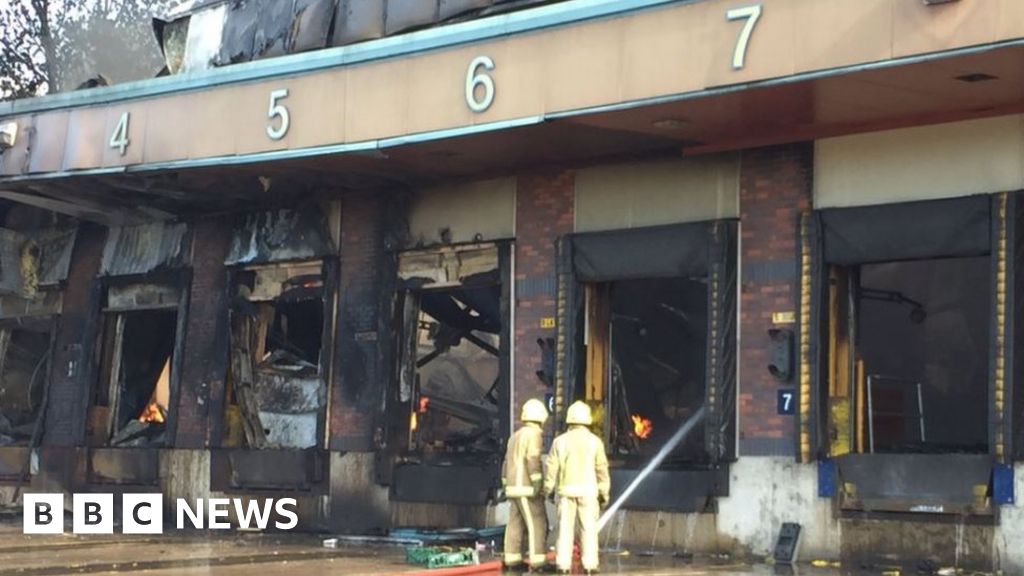 Large blaze at Wakefield Morrisons supermarket bakery BBC News