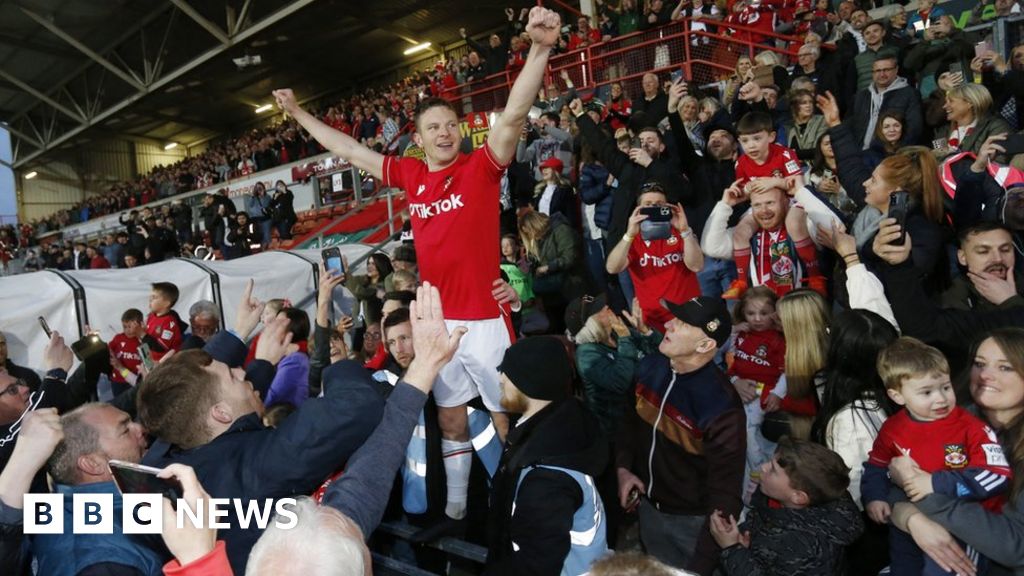 Wrexham Giggling Sobbing Ryan Reynolds After Promotion Bvm Sports 