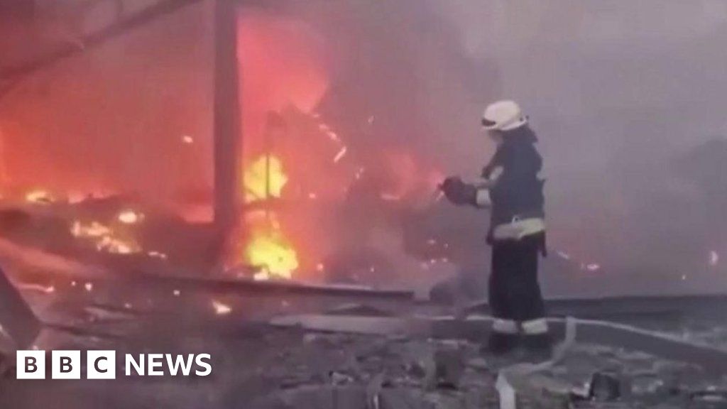 War in Ukraine: Destruction in wake of first strikes on Dnipro