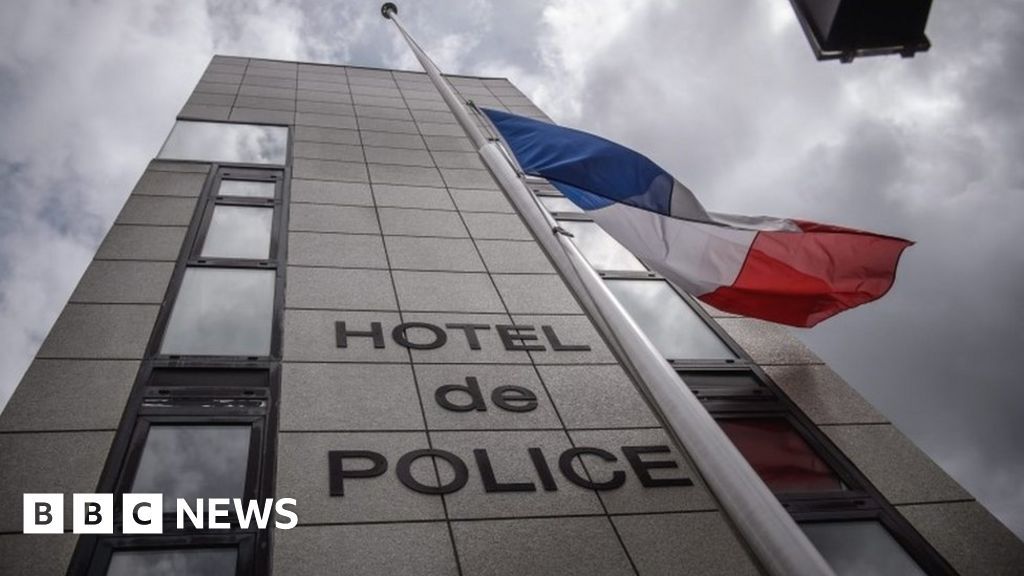 French police couple killed at their home after 'IS order' BBC News(01)