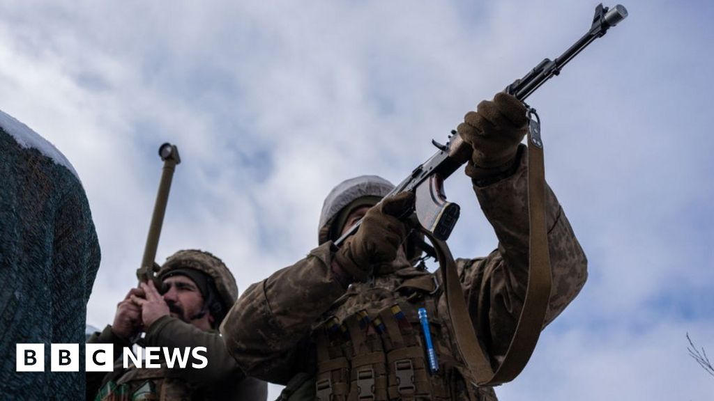 Ukraine crisis: World leaders step up talks amid invasion fears