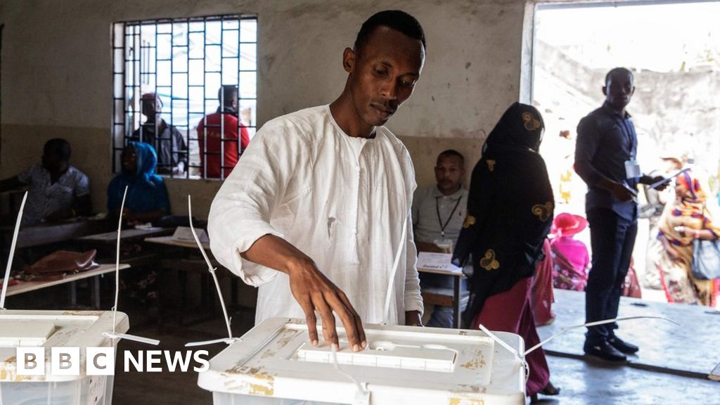 Comoros islanders elect new president