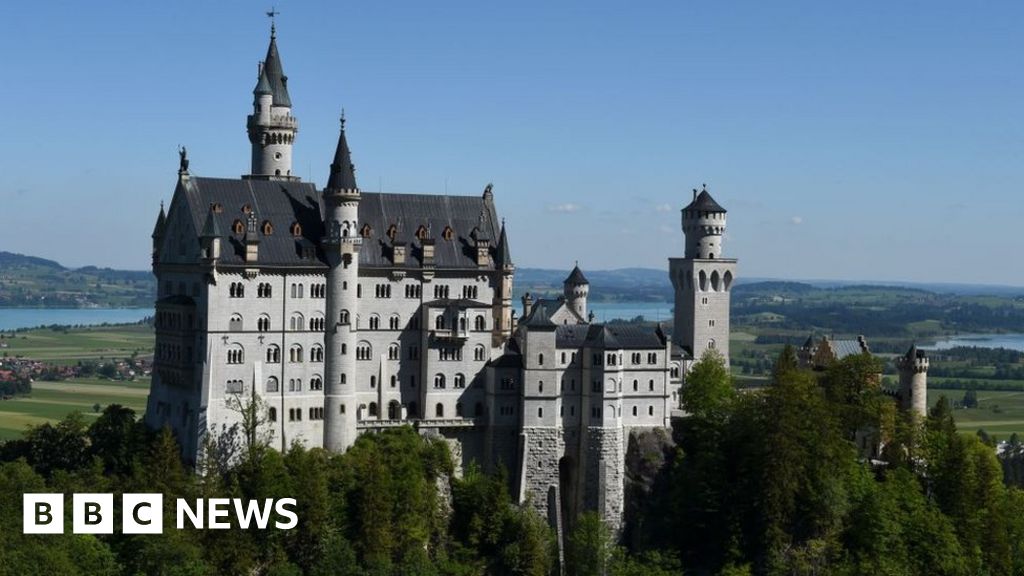 Neuschwanstein: US man held after fatal attack at German castle
