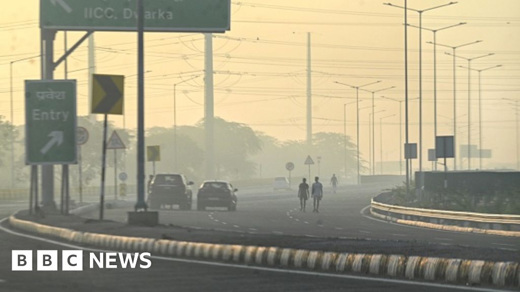 Delhi pollution: Officials on alert as air turns 'very poor'