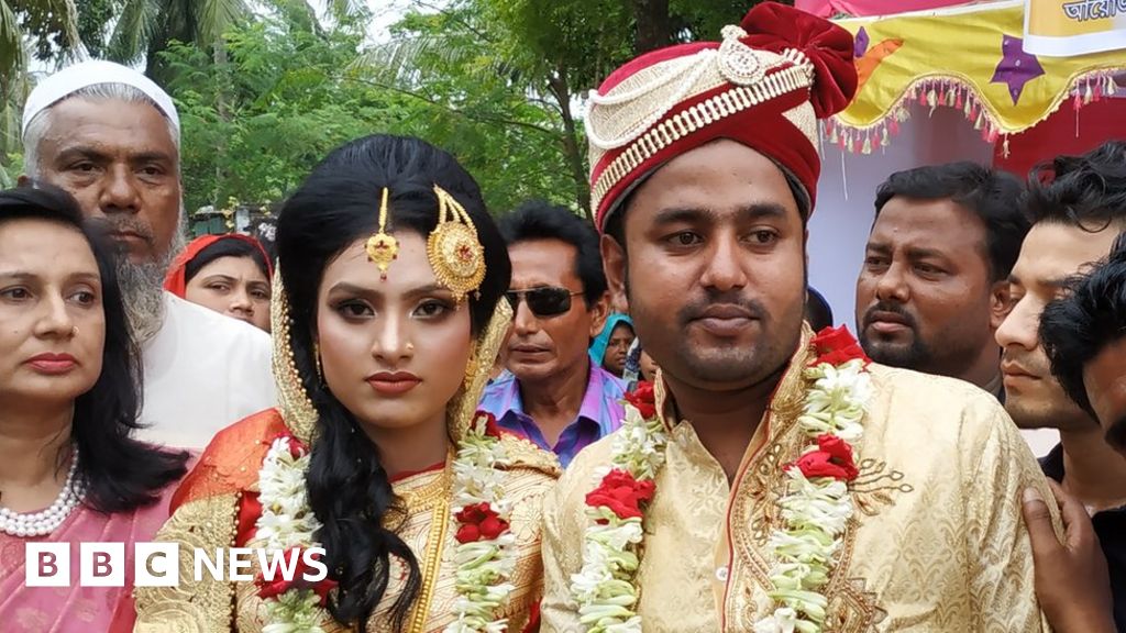 Bangladesh Bride Walks To Groom S Home In Stand For Women S Rights