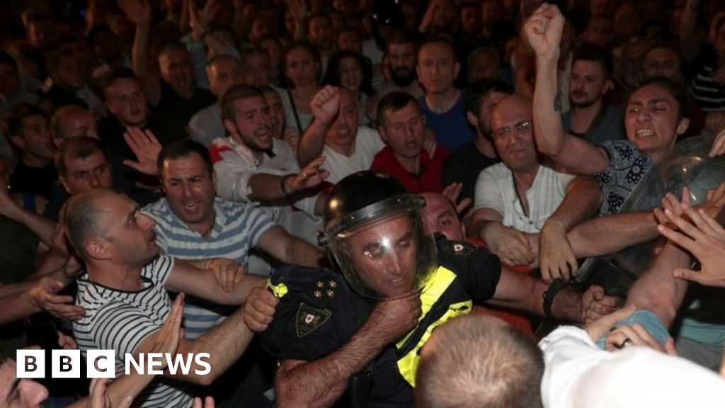 Georgia Clashes: Parliamentary Speaker Forced To Resign - BBC News