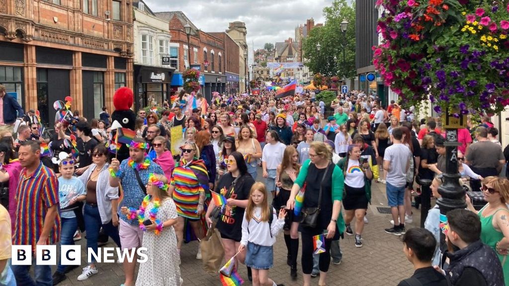 Lincoln Pride Thousands fly flag in city for LGBTQ+ event