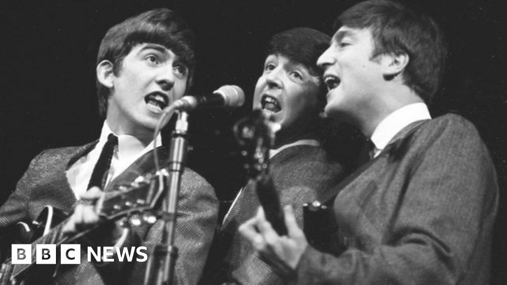 Beatles music joins streaming services - BBC News