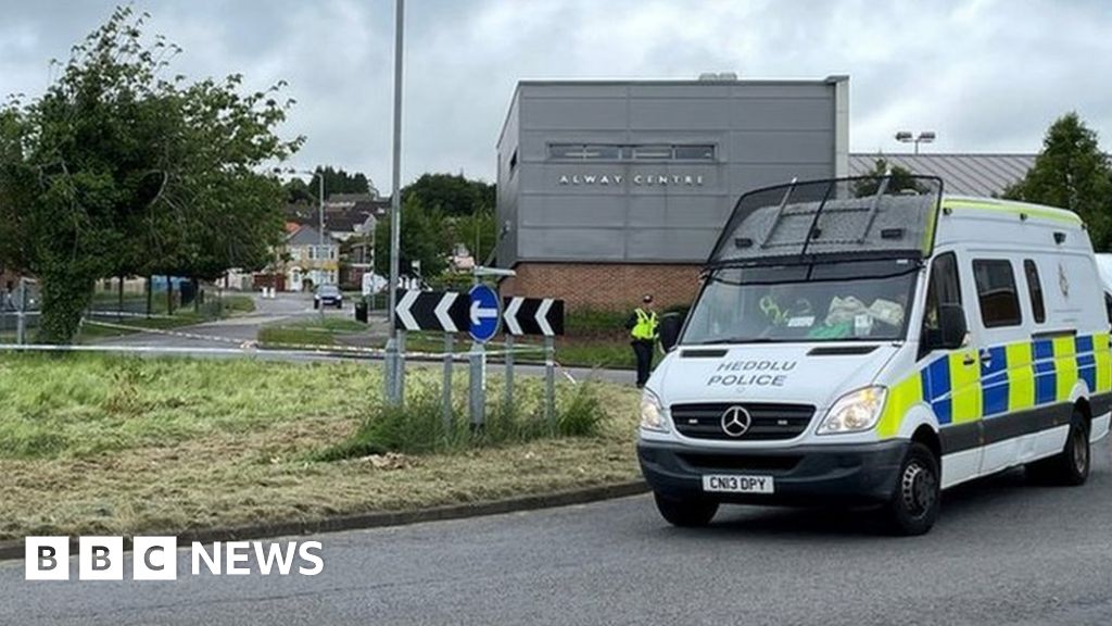 Five Murder Arrests After Man Found Dead In Newport - BBC News