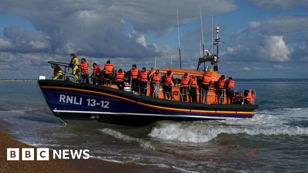 Channel migrants: 116 children missing from UK hotels