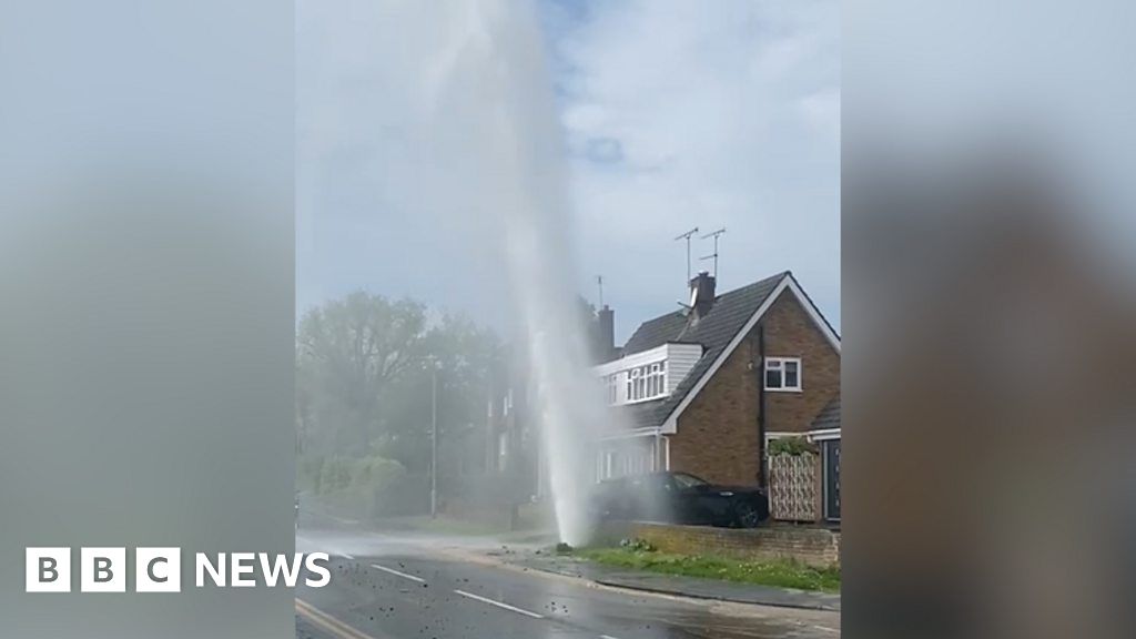 Water gushes high into the air after burst pipe in Billericay