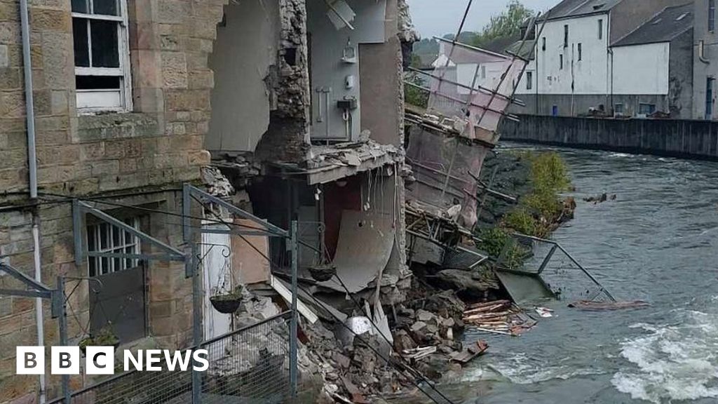 Back of Cockermouth's Old Courthouse collapses into river