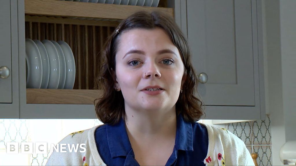 Why are so many nurses quitting the NHS? BBC News