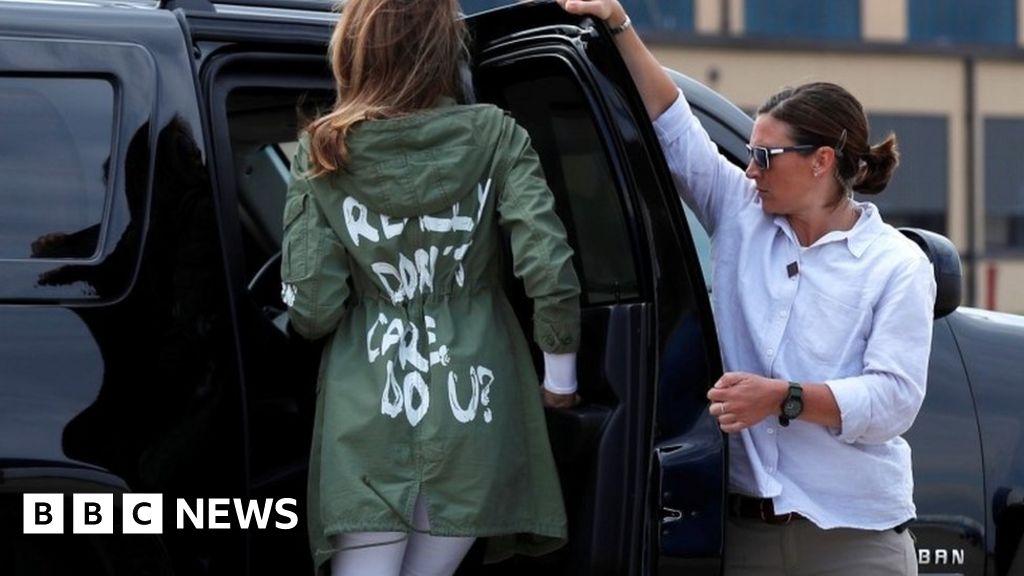 Melaniaâ€™s jacket and nine other defining images of Trump's presidency - BBC News
