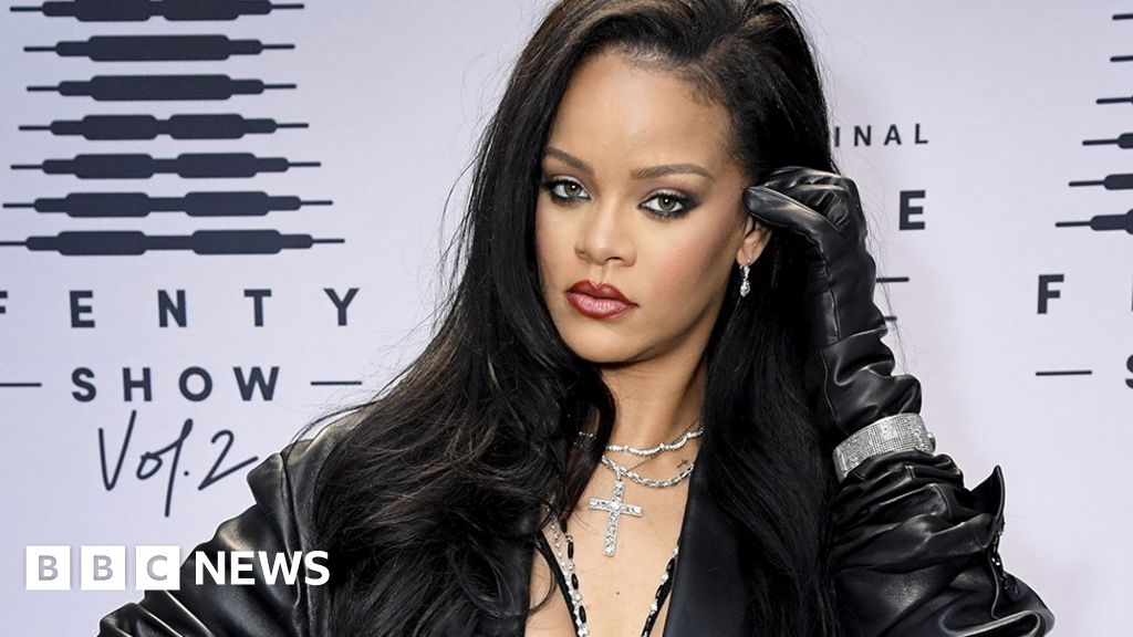 Rihanna apologises for Islamic verse at Fenty lingerie fashion show ...