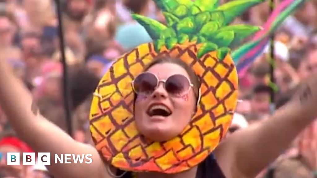 Pineapples banned by Reading and Leeds Festivals BBC News