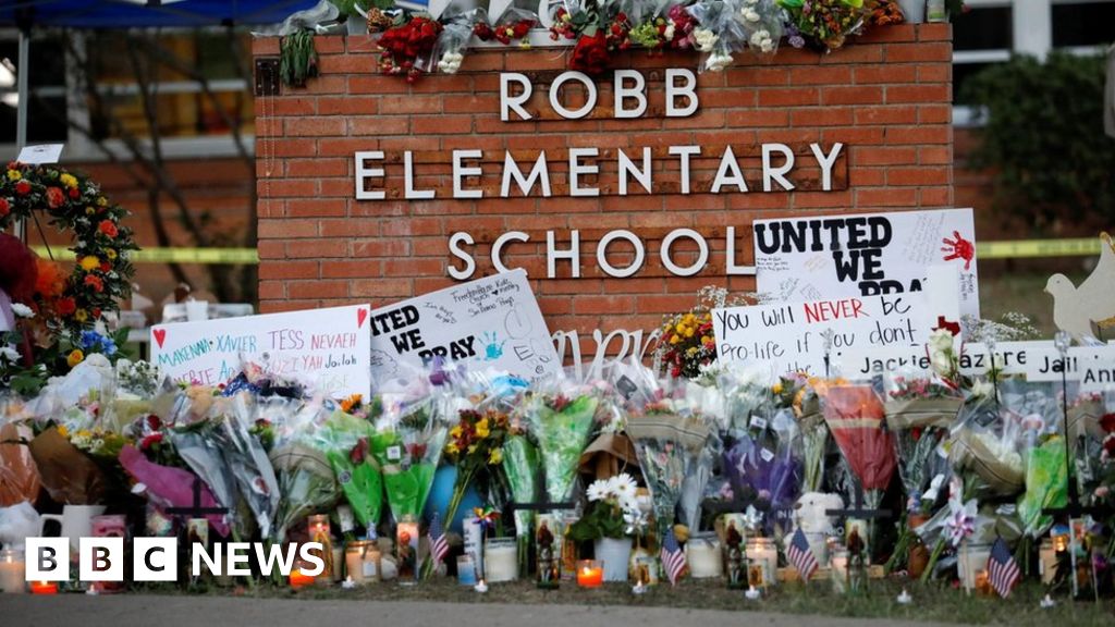 Стрелба в училище в Увалде: Семействата на жертвите осъждат нов доклад
