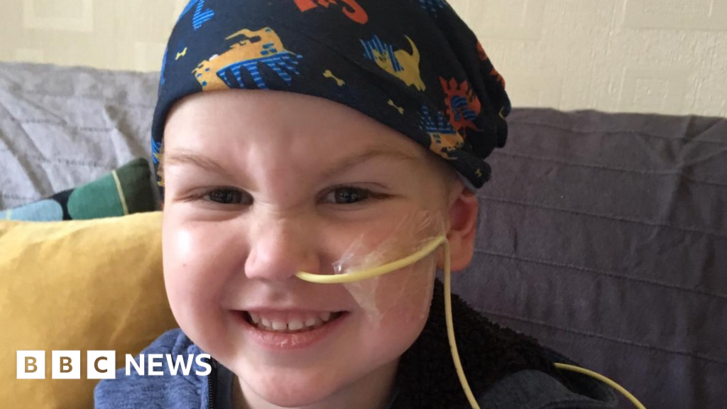 Merseyside medics help boy 3 mark end of cancer treatment BBC News