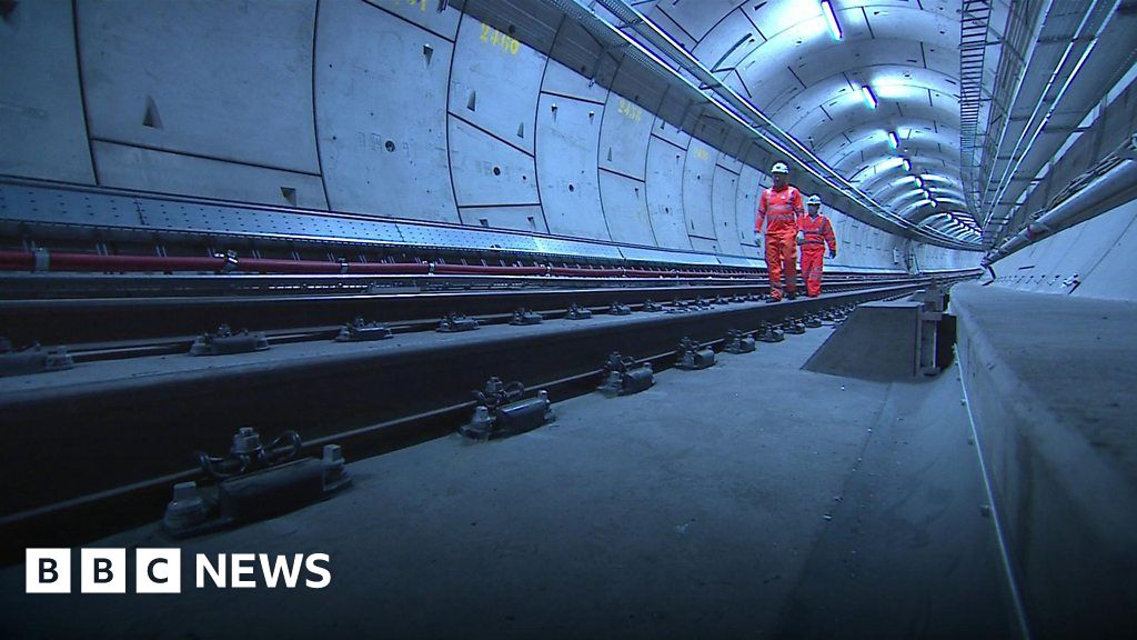 Taking A Walk Down A Crossrail Tunnel Bbc News 