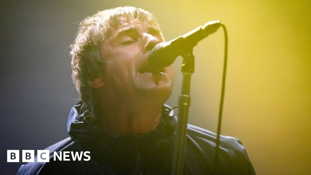 Liam Gallagher: Drivers fined for using motorway as Knebworth drop-off