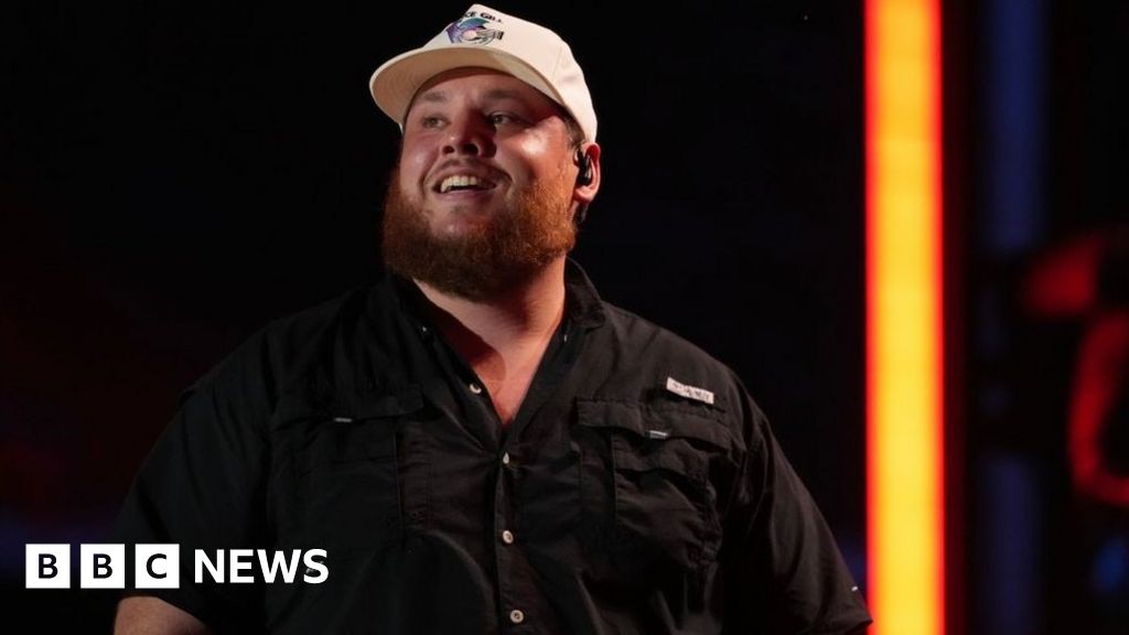 Luke Combs: Country singer helps fan he mistakenly sued for $250,000