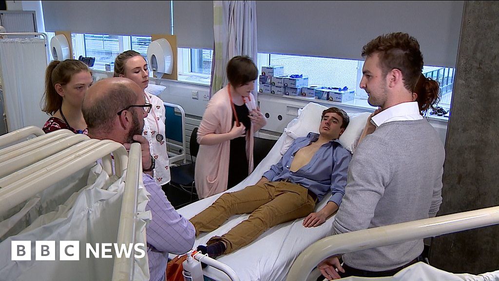 First students recruited to new medical programme - BBC News