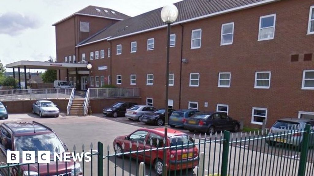 Cheadle Hospital's 47 post-surgery beds to close - BBC News