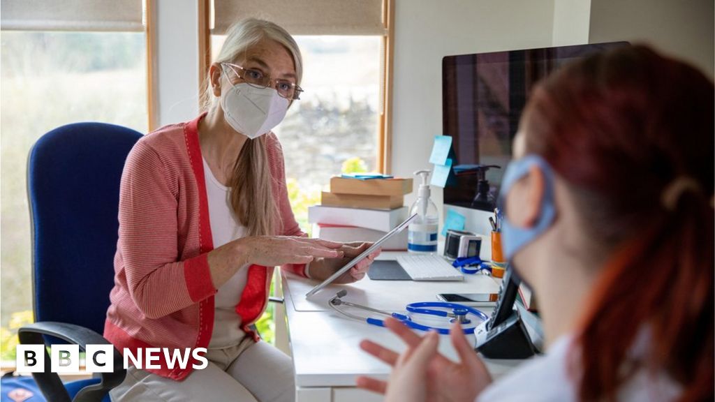 Covid Doctors call for face masks to stay in healthcare settings