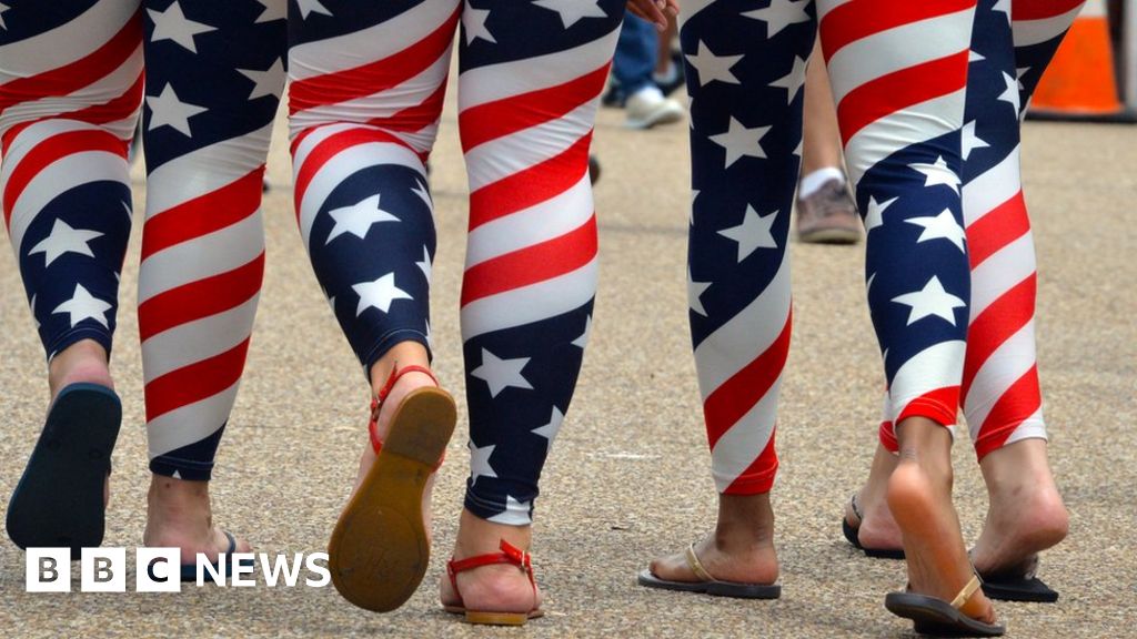 Leggings and yoga pants: When tight trousers get controversial - BBC News