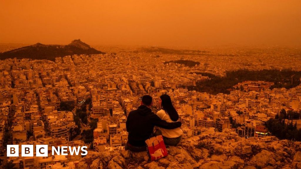 Гърция: Оранжева мъгла от прах от Сахара се спуска над Атина