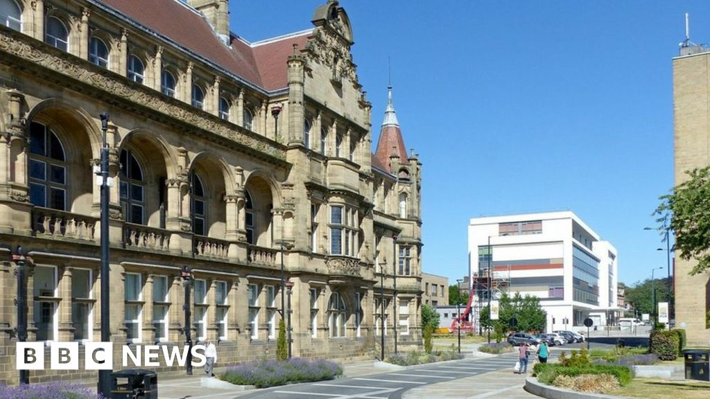 Wakefield Council to close HQ to combat rising energy costs BBC News