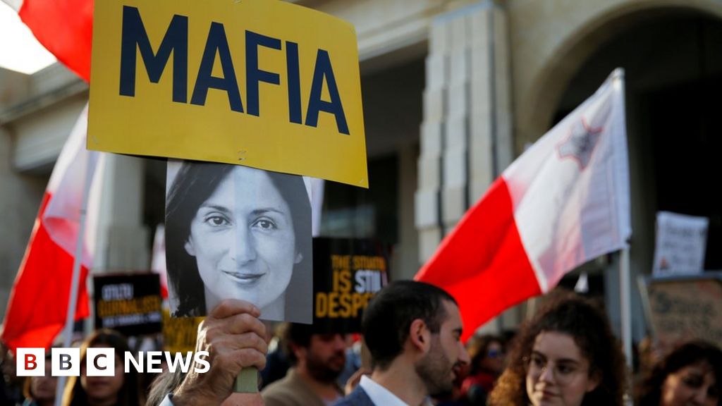 Daphne Caruana Galizia: Protests grip Malta as party backs prime minister