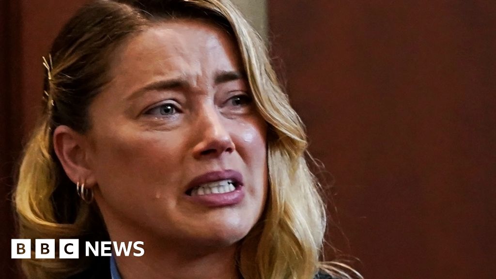 Amber Heard says Johnny Depp struck her when on drugs BBC News