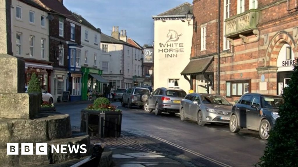 Howden a 'ghost town' as HSBC pulls out - BBC News