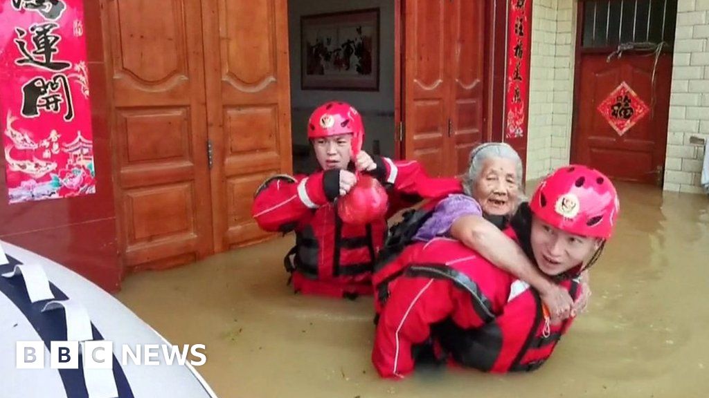 China Rains Thousands Stranded In Southern China 