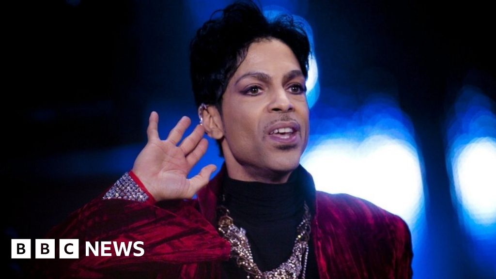 Prince: Fans Pay Tribute And Recall Legendary Live Shows - Bbc News