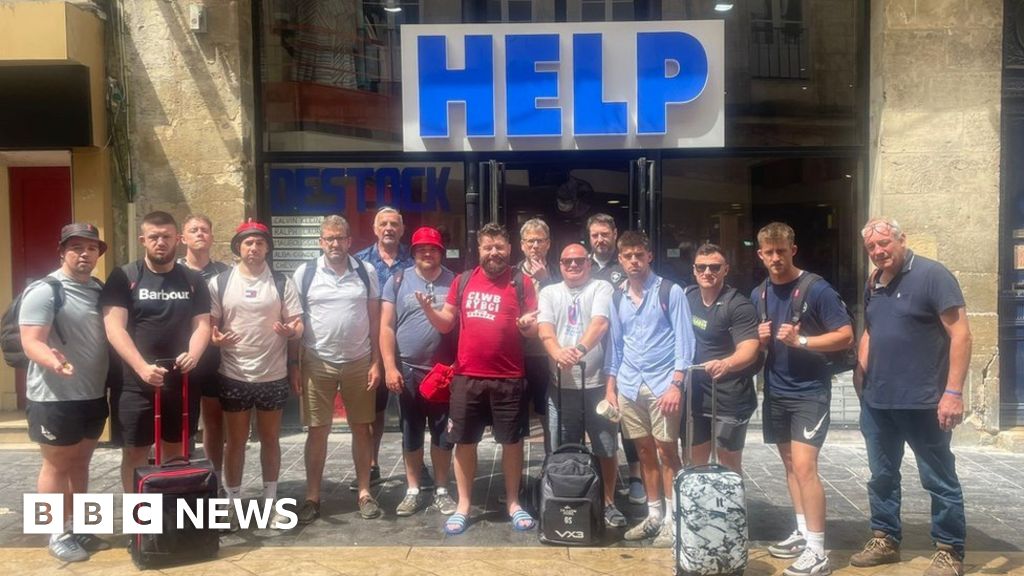 Easyjet: Cardiff rugby club stuck in France to be rescued