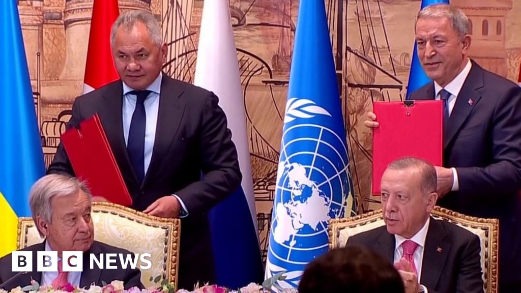 The moment Ukraine grain deal is signed