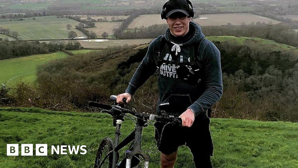 Yr Wyddfa 'I will crutch myself all the way to the summit,' says amputee