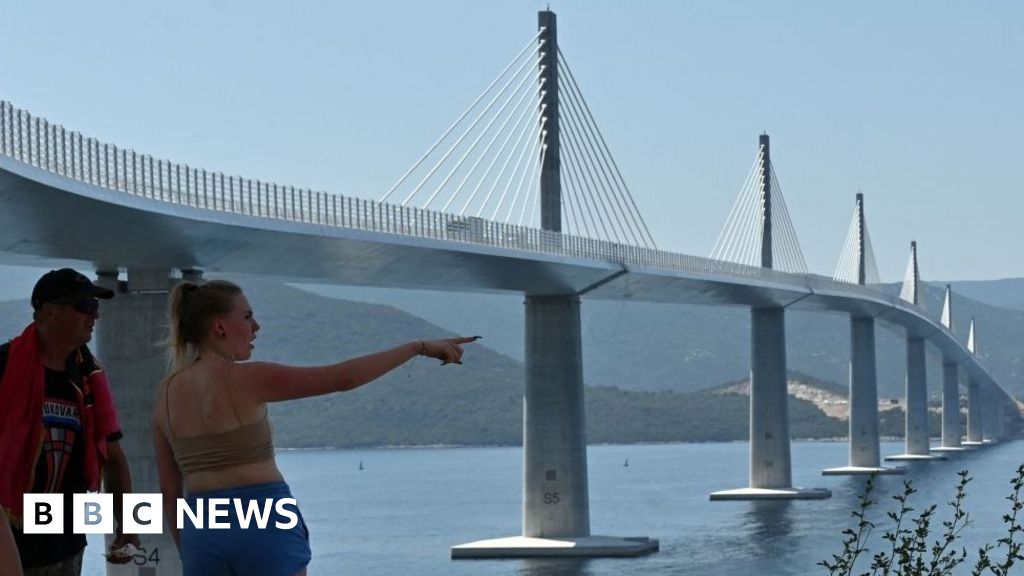 Fanfare as Croatia’s Chinese-built bridge finally opens