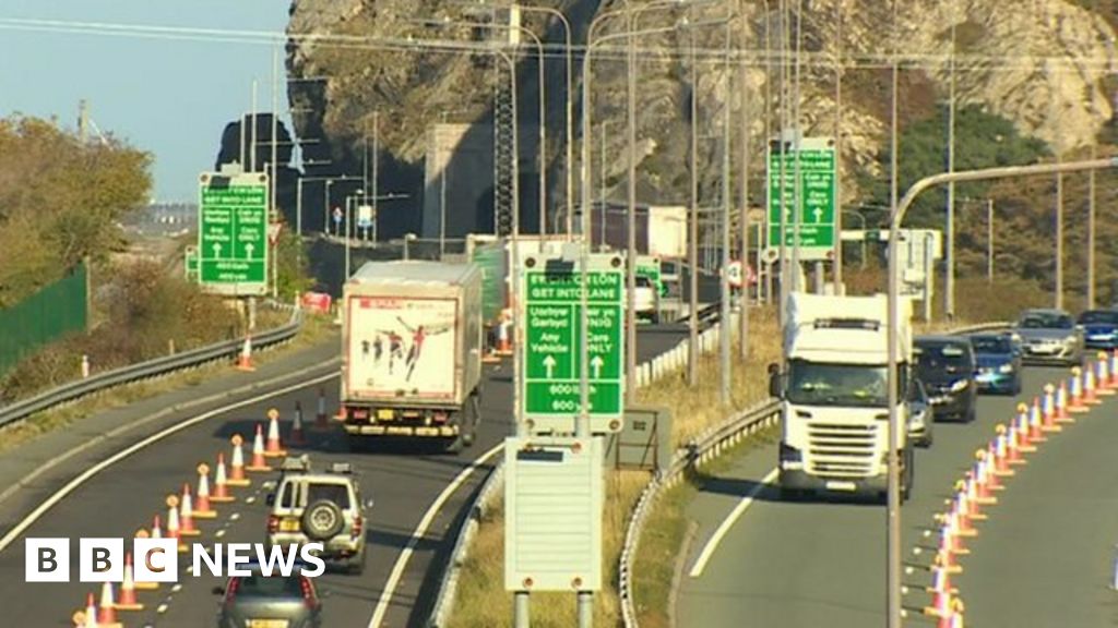 Petition Over A55 Roadworks Hold-ups - BBC News