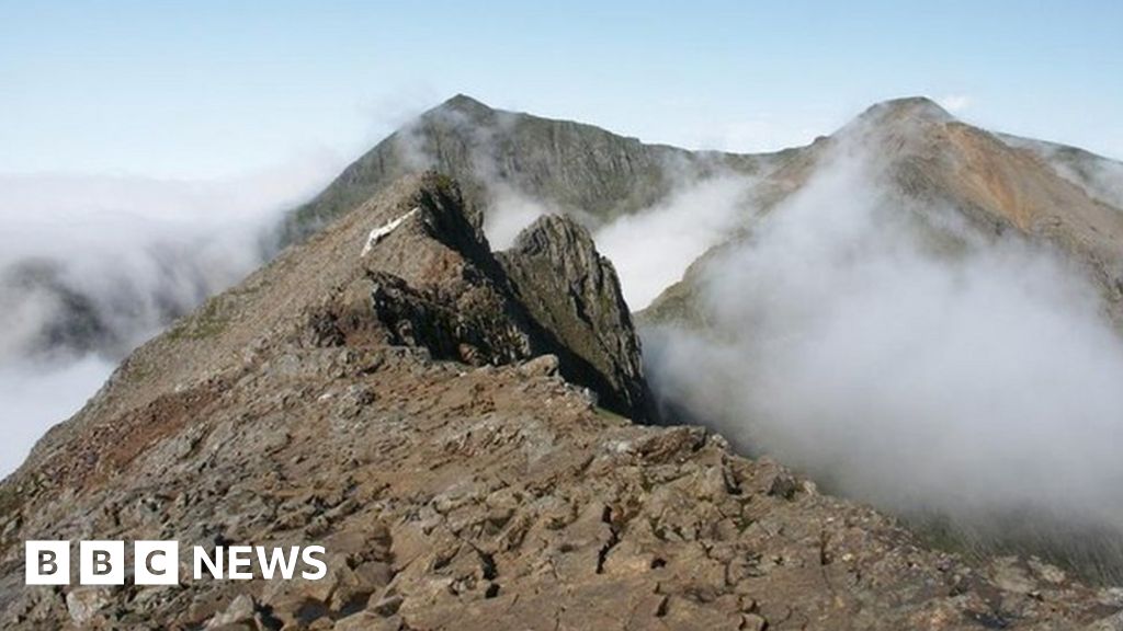 Snowdonia Walker Kenneth Hands Fell Like A Rag Doll Bbc News