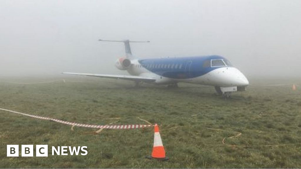 Bristol Airport Plane Skidded After Brake On Landing Bbc News