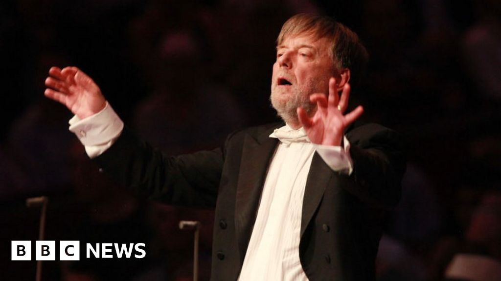 Sir Andrew Davies: il leader della band dei BBC Proms muore all'età di 80 anni