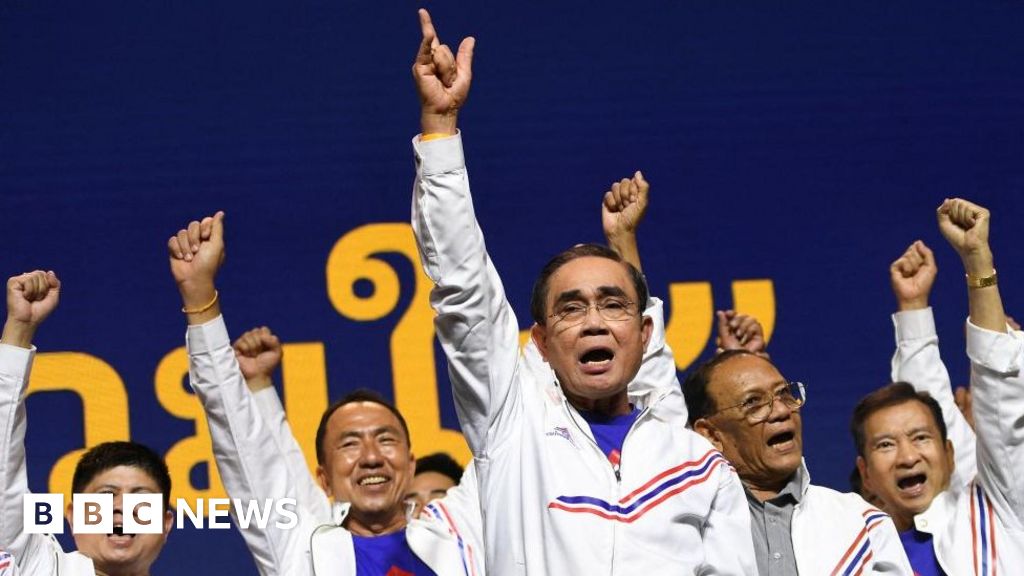 Před květnovými volbami rozpustit thajský parlament