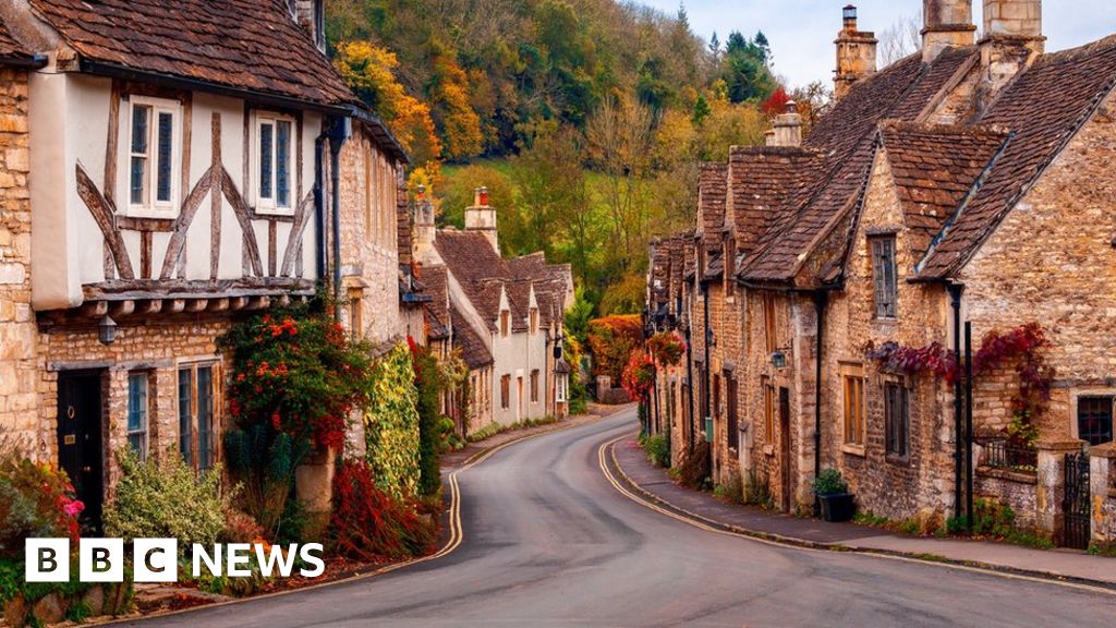 Cotswolds tourist information centres under threat of closure